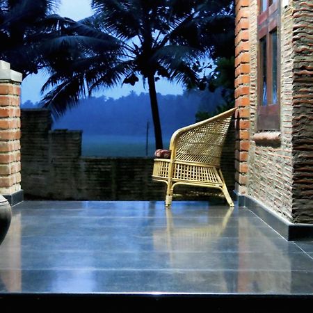 Clayfingers Art Cottage Thrissur エクステリア 写真