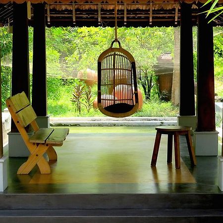 Clayfingers Art Cottage Thrissur エクステリア 写真